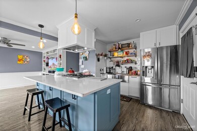 910 Berkley St, Carpentersville, IL 60110 - photo 6