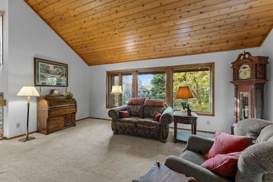 9073 Hyland Creek Cir, Bloomington, MN 55437 - photo 4