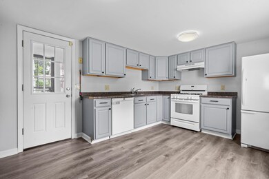 54 Chandler St, Nashua, NH 03064 - photo 5