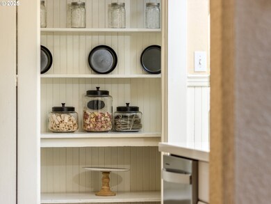 2137 NW Everett St unit B, Portland, OR 97210 - photo 6