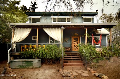 A darling front entertaining porch!!