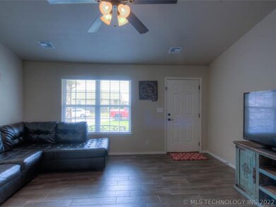 8611 S 264th East Ave, Broken Arrow, OK 74014 - photo 3