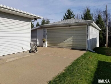 2318 W Dover Ct, Davenport, IA 52804 - photo 5