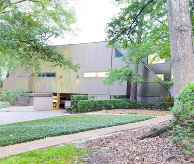 284 Litchfield Ln, Houston, TX 77024 - photo 2