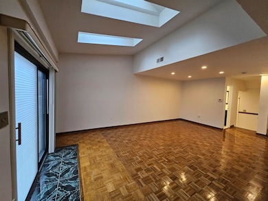 806 Spinnaker Ct, Secaucus, NJ 07094 - photo 4