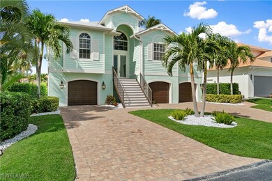 View of front of property featuring a front lawn a