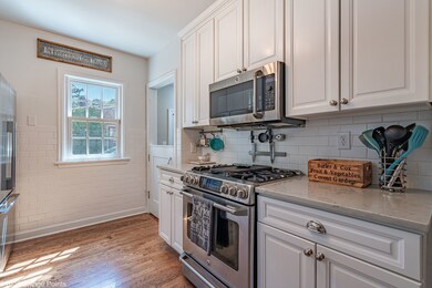 620 N Brainard St, Naperville, IL 60563 - photo 7