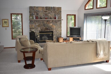 322 Surrey Dr, Hawley, PA 18428 - photo 2