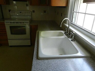 17 Verndale Cir, Bristol, RI 02809 - photo 4