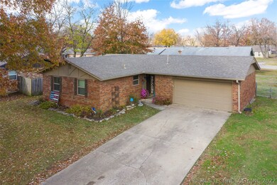 1108 W Will Rogers Ct, Claremore, OK 74017 - photo 3