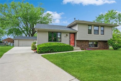 1912 Thornton Ct, Des Moines, IA 50320 - photo 2