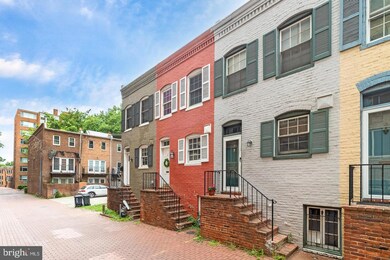 2 Snows Ct NW, Washington, DC 20037 - photo 3