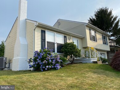 127 Independence Dr, Morrisville, PA 19067 - photo 3