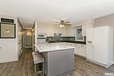 2502 W 60th Place, Davenport, IA 52806 - photo 6