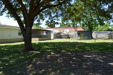 1308 Smith St, Waller, TX 77484 - photo 5