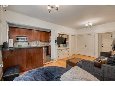 654 SW Grant St unit 304, Portland, OR 97201 - photo 6