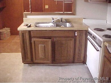 468 Mcbain Dr, Fayetteville, NC 28305 - photo 4