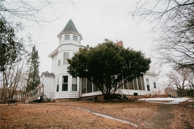 Beautiful Turret and screened in porch
