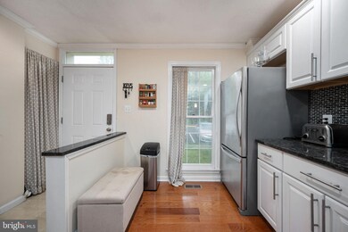 8505 Chapman Oak Ct, Springfield, VA 22153 - photo 4