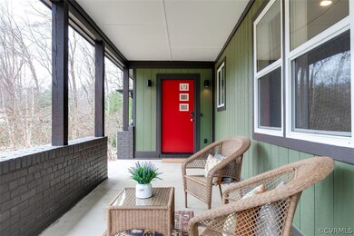 Relax with your morning coffee on this welcoming c