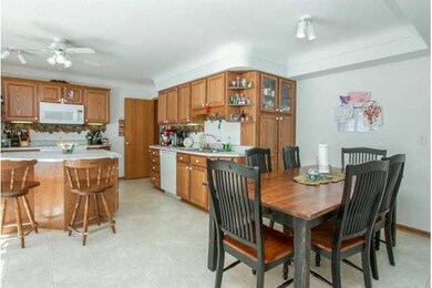 2807 Aurora Ave, Des Moines, IA 50310 - photo 3