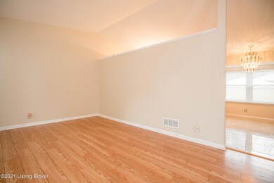 6912 Roseborough Ct, Louisville, KY 40228 - photo 6