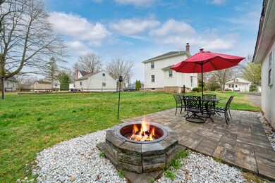 2 Carroll Place - Patio & Fire Pit