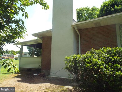 9 Locust St, Tamaqua, PA 18252 - photo 3