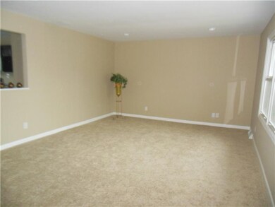 4710 Woodcrest Dr, Columbus, IN 47203 - photo 4