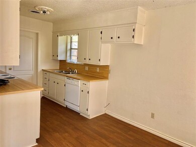 22 Scotsmeadow St, Gainesville, TX 76240 - photo 7