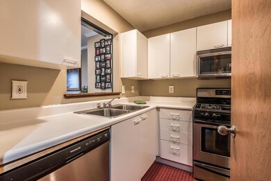 5634 Barney Ln 006 kitchen