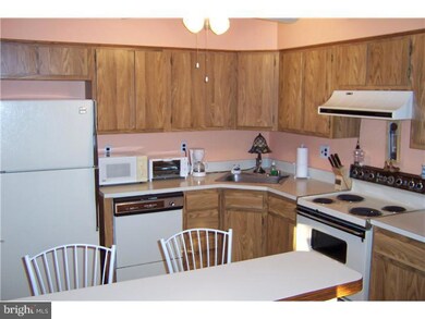 128B Birchfield Ct unit 128B, Mount Laurel, NJ 08054 - photo 2