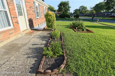 7913 Grenelle Dr, Louisville, KY 40228 - photo 5