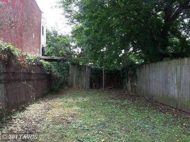 42 N Locust St, Hagerstown, MD 21740 - photo 3