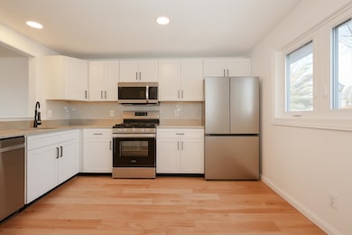 40 Merrimack Dr, MerriMacK, NH 03054 - photo 2