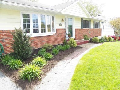 6860 Linden Cir, Macungie, PA 18062 - photo 3