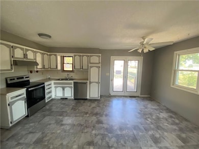 200 N Fulton St, Butler, MO 64730 - photo 7