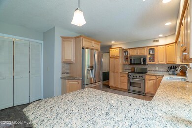 15-web-or-mls-15RollingHillsRd-15