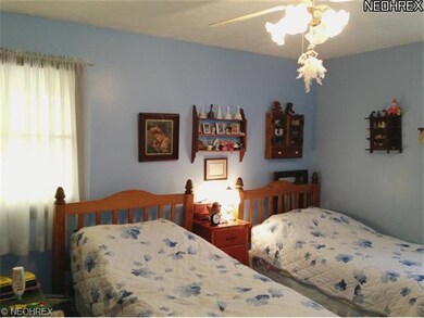The owner's bedroom is on the 1st floor and has 2 