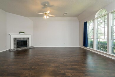 2909 Julie Ann Dr, Pearland, TX 77584 - photo 4