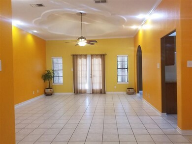 205 Oriole Ln, Laredo, TX 78045 - photo 3