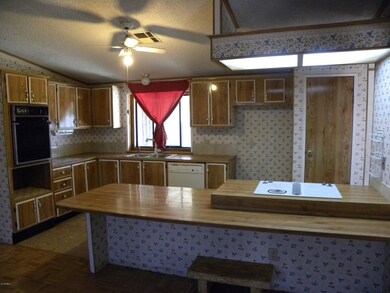 Kitchen with breakfast bar