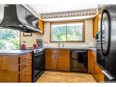 1575 Amberland Ave, Eugene, OR 97401 - photo 7