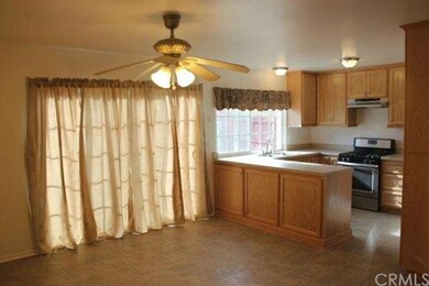 Family room or informal dinning area next to the u