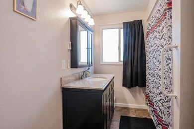 250 Bergeson Dr, Blackfoot, ID 83221 - photo 3