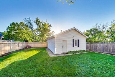 374 N Oaklawn Ave, Elmhurst, IL 60126 - photo 3