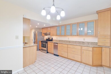 2045 Mayflower Dr, Woodbridge, VA 22192 - photo 3