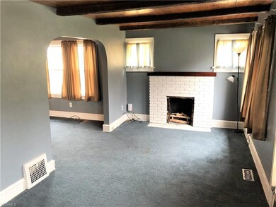 18620 Raymond St, Maple Heights, OH 44137 - photo 4