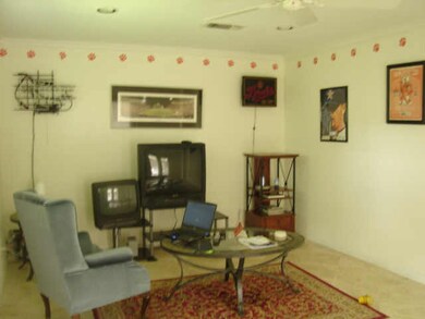 8610 Bob White Dr, Houston, TX 77074 - photo 3