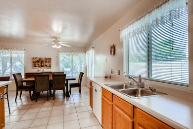 1846 E 39th Ave Apache-large-007-14-Kitc